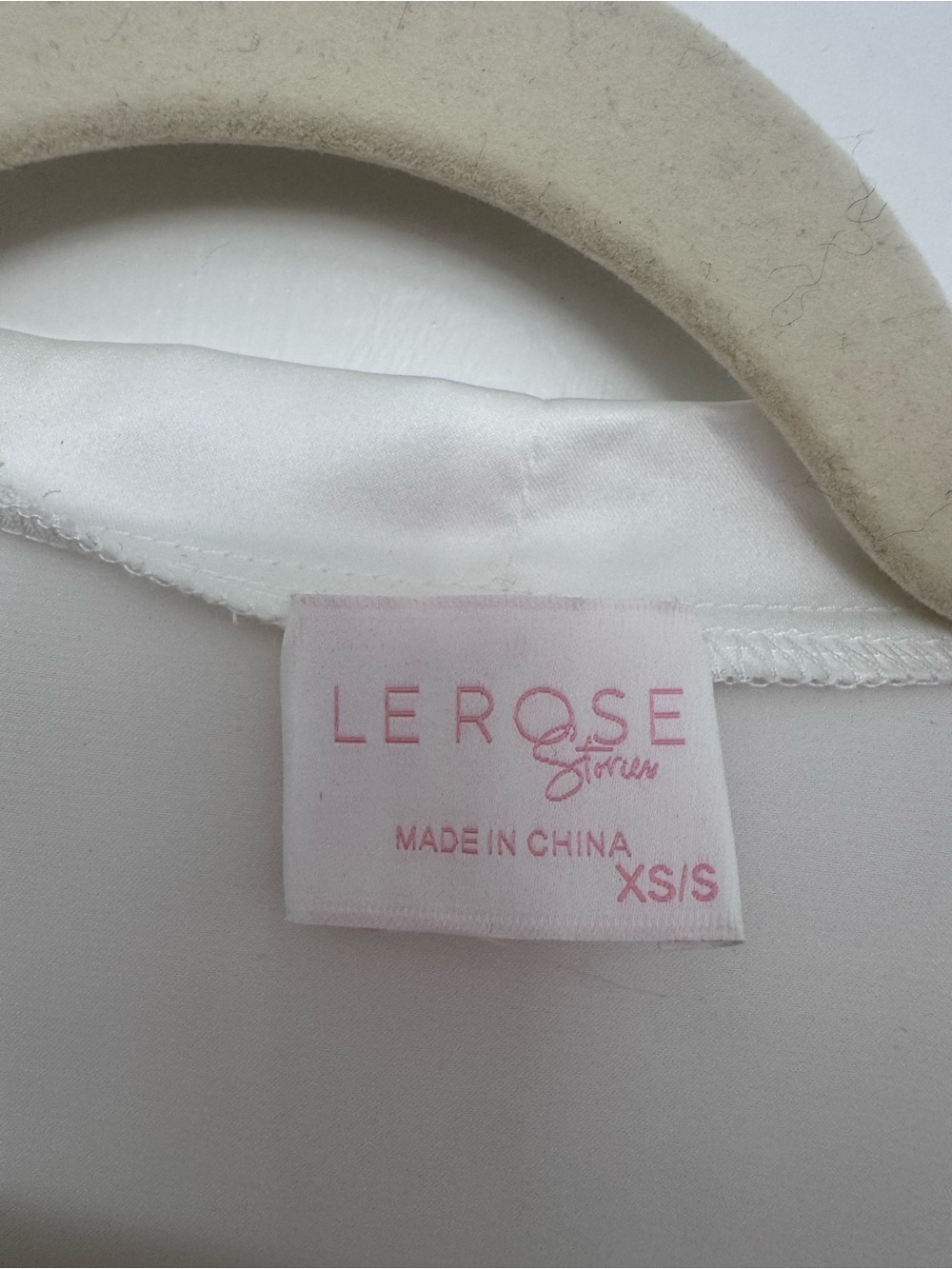 LÉ ROSE White Lace-Trim Satin Robe - Picture 5 of 5